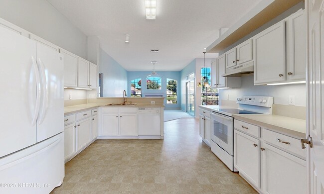 Building Photo - 1995 Bluebonnet Way