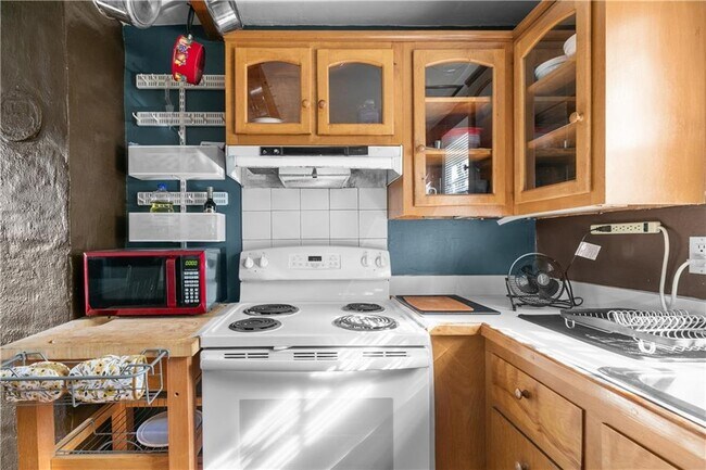 Building Photo - 26 Perry St