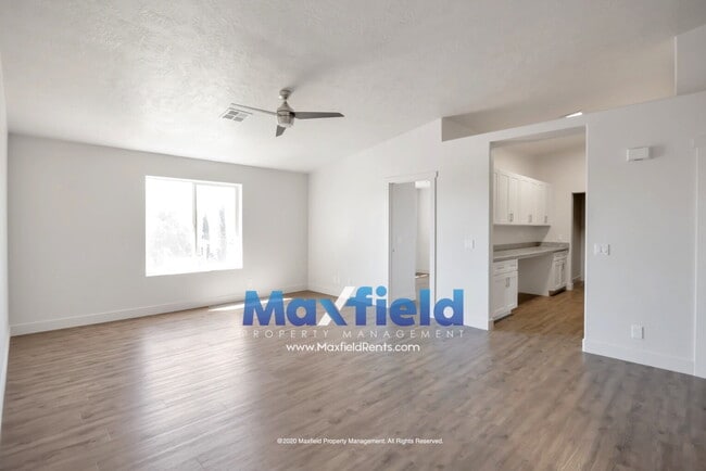 Building Photo - Upstairs Unit - St George - Near Costco and Home Depot Available Now - 3 BD 2 BA 2 GAR