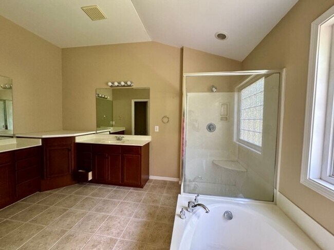 Building Photo - 213 Chateau Pl
