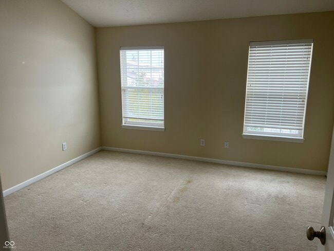 Building Photo - 3522 N Golden Gate Dr