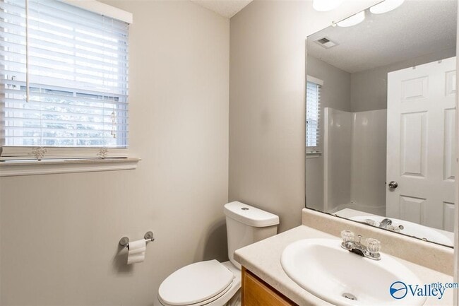 Building Photo - 123 Ann Bradley Dr