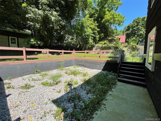 Building Photo - 328 E Broadway