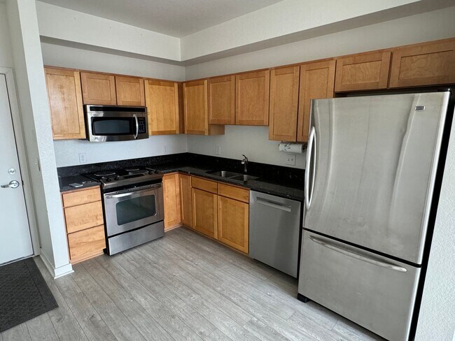 Building Photo - 1B/1B at the Landmark Lofts!