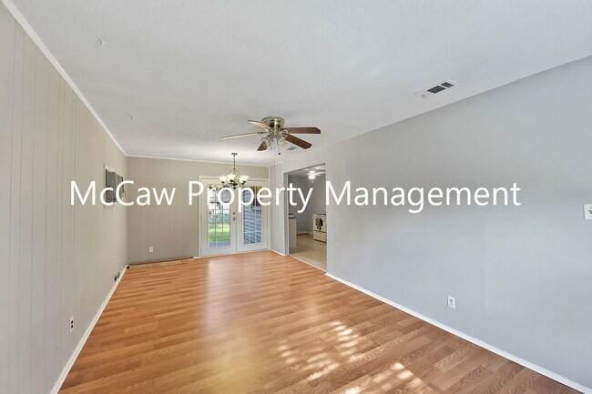 Building Photo - 1520 Hilltop Dr