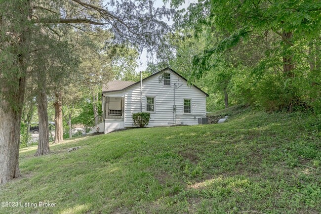 Building Photo - 1886 S Bardstown Rd