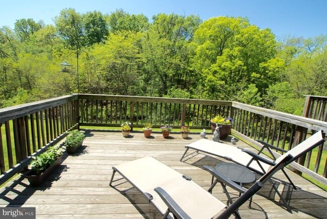 Building Photo - 104 Eastside Ln