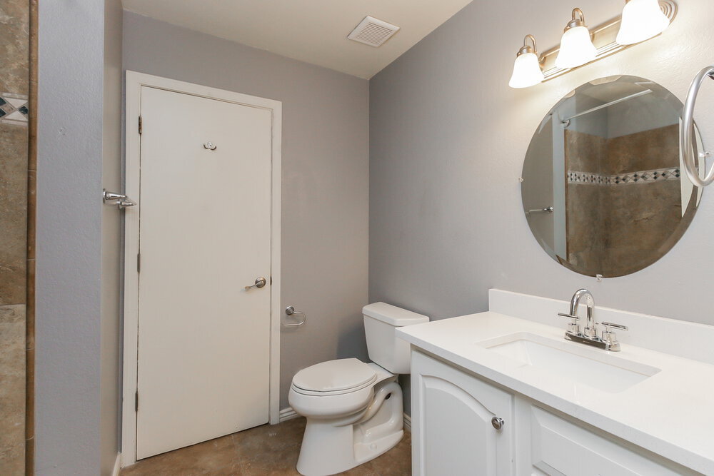 Building Photo - 921 S Val Vista Dr