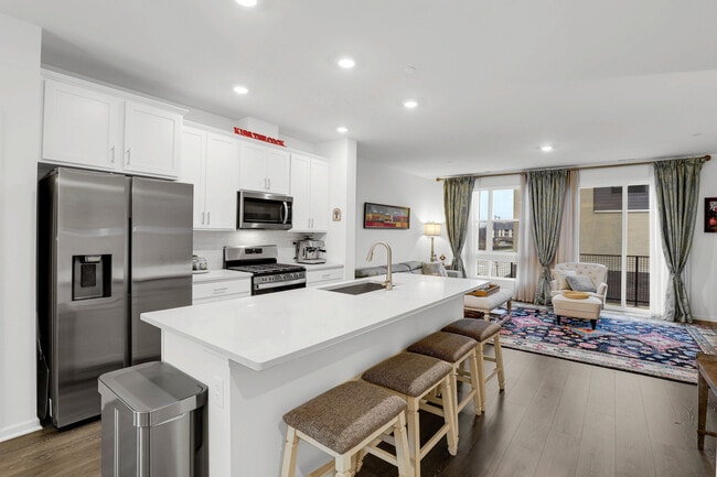 Building Photo - 1200 Lakepointe Dr