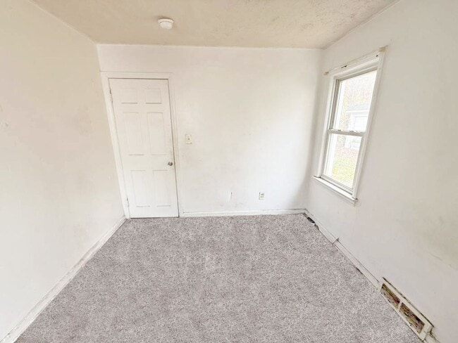 Building Photo - 3 BED 1 BATH BEAUTIFUL SINGLE FAMILY HOME