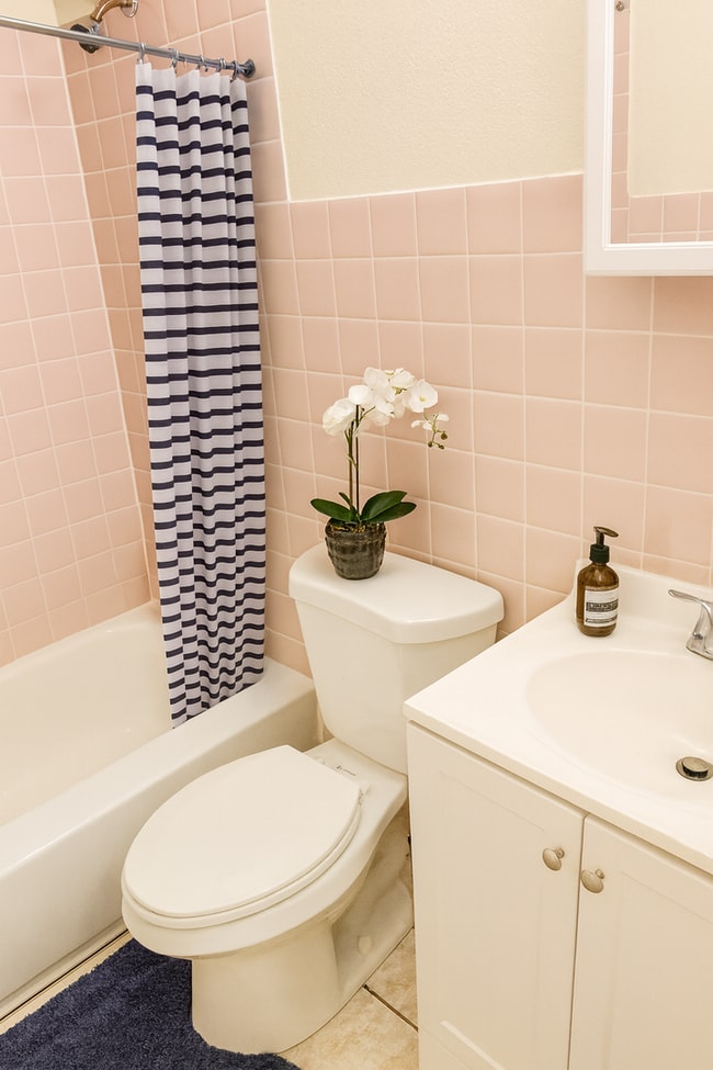 Building Photo - WON'T LAST LONG COME SEE!!! 4 Bedroom / 2 Bath Single-Family Home | Fenced Yard