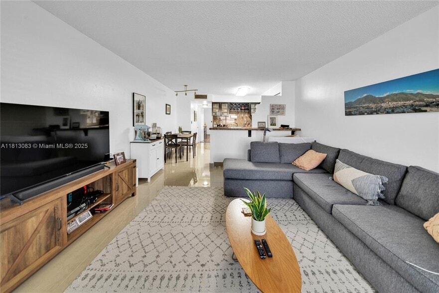 Primary Photo - 4011 N Meridian Ave