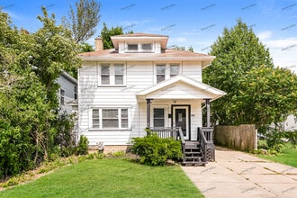 Building Photo - 805 Woodland Ave