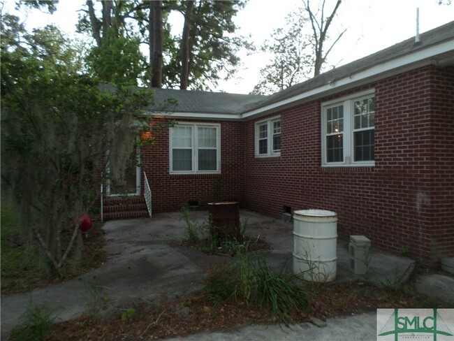 Building Photo - 141 Rommel Ave