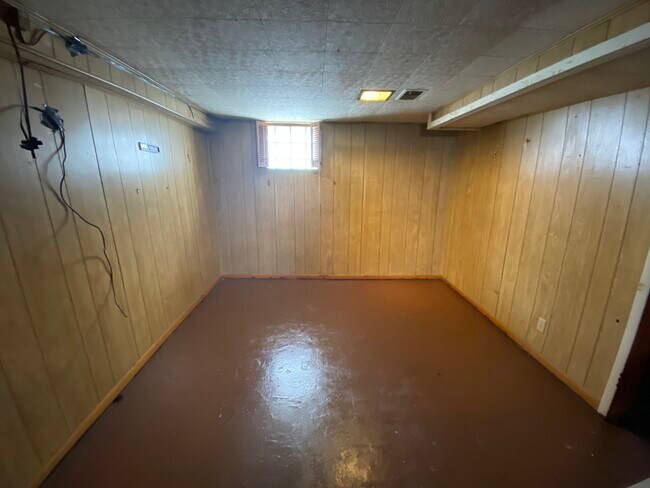 Building Photo - 317 Haney Ave