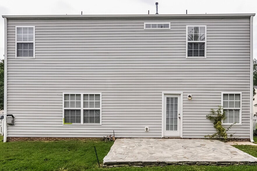 Building Photo - 820 Steamboat St