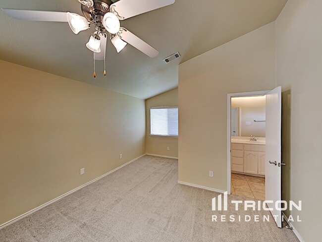 Building Photo - 1145 Boxwood Dr