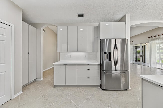Building Photo - 12325 Cascades Pointe Dr