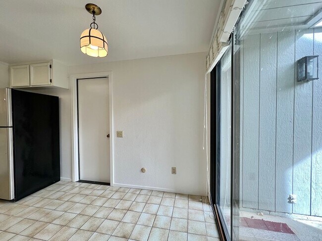 Building Photo - Three Bedroom Napa Condo on River Walk