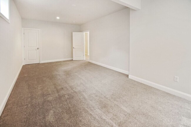 Building Photo - 5 Bed 4.5 Bath - Bethesda Single Family - ...