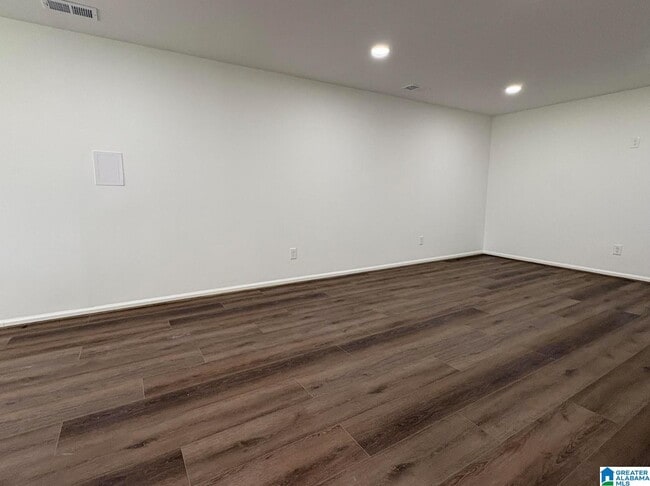 Building Photo - 111 Loyola Cir