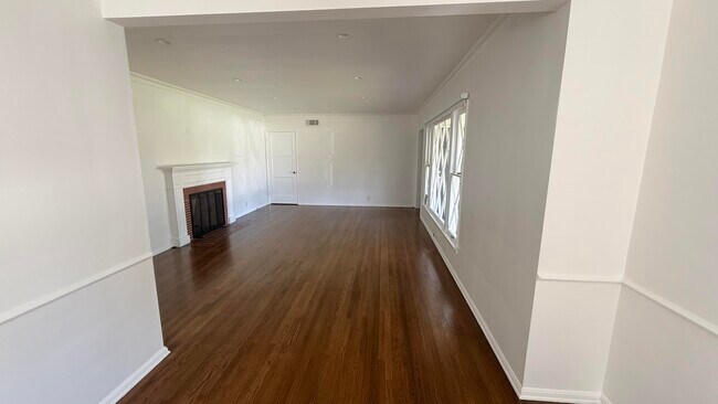 Building Photo - 4715 Allott Ave