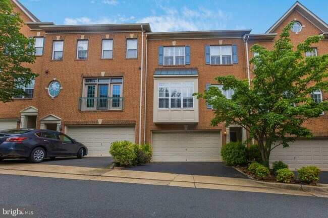 Building Photo - 434 Clayton Ln