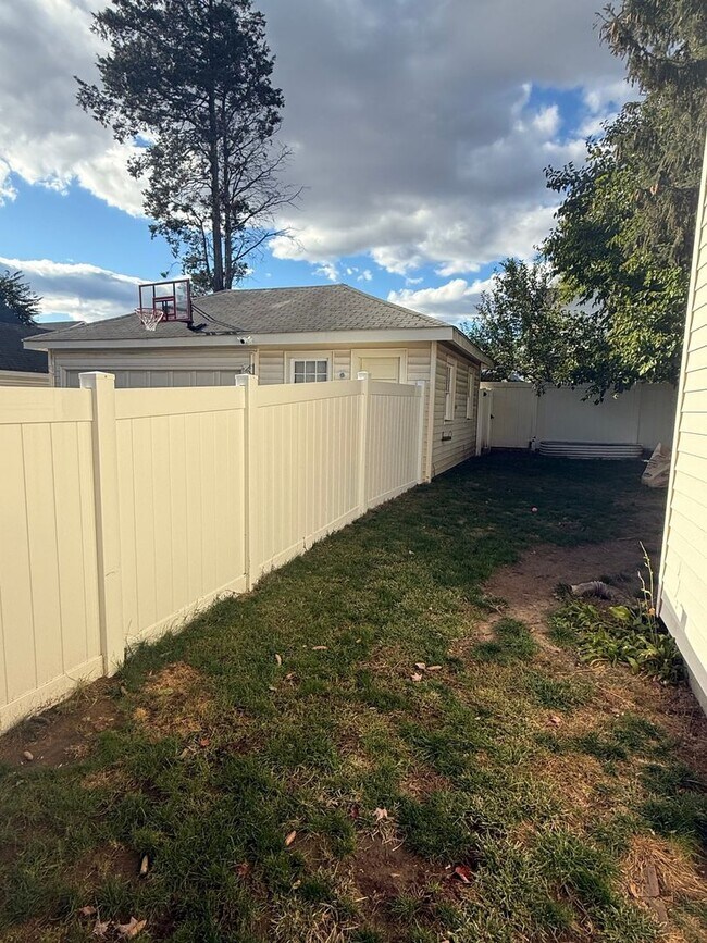 Building Photo - Charming 3BR House in Albany