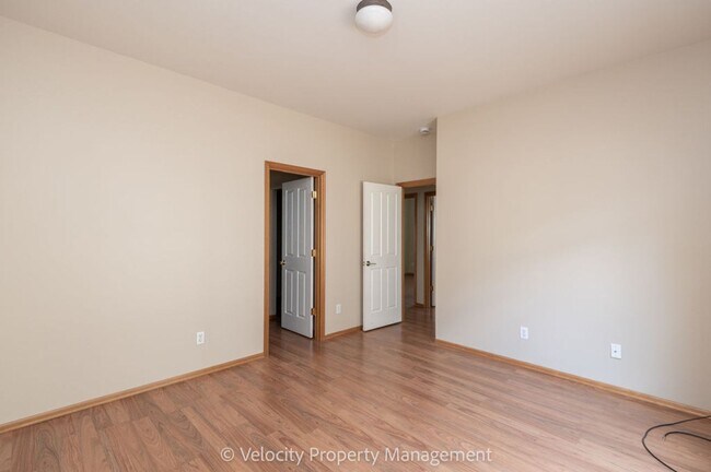 Building Photo - Charming Single Level Home!