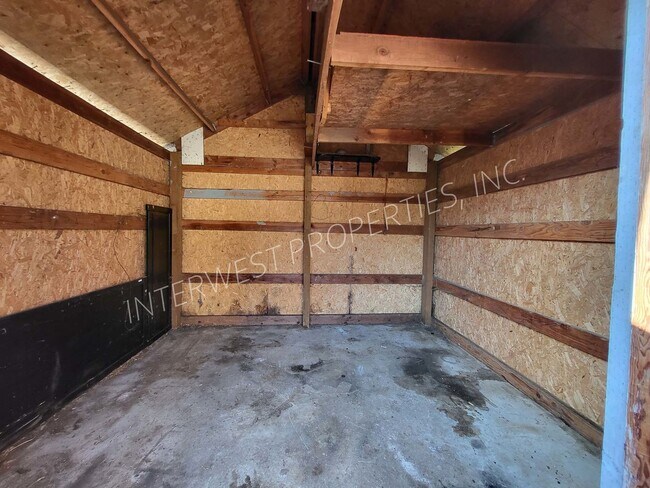 Building Photo - 619 NE 117th Ave