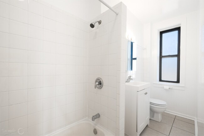 Building Photo - 2418 N Clybourn Ave
