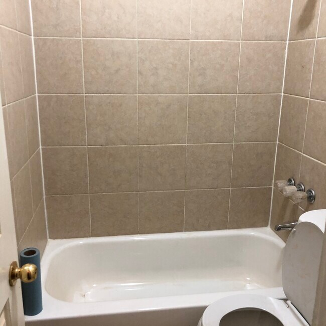 Building Photo - 1115 S Jennings Ave