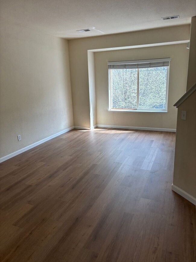 Building Photo - 2 bed - 2.5 bath - 2 car garage Townhome