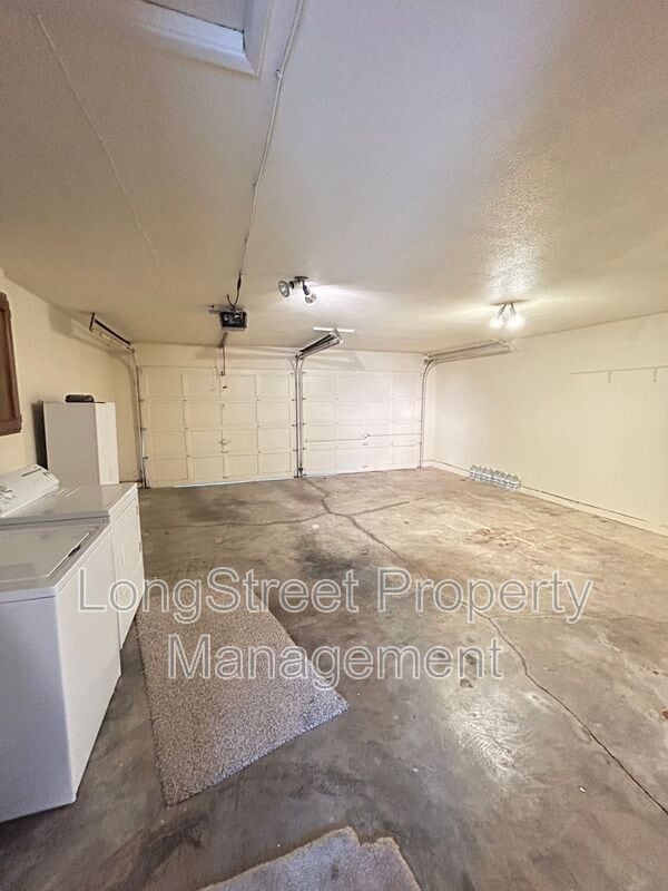 Building Photo - 2917 Takena St SW