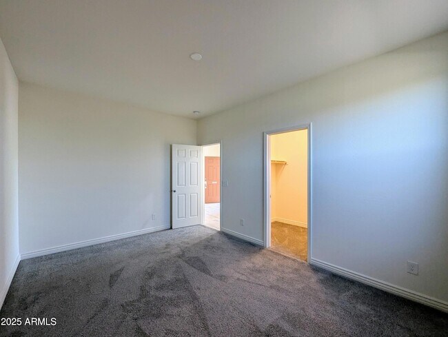 Building Photo - 6952 W Golden Ln