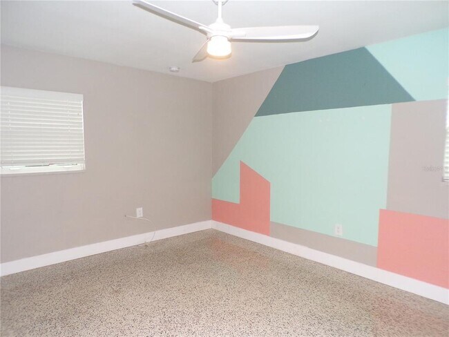 Building Photo - 2195 Gulfview Rd