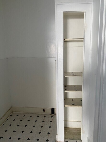 Building Photo - 517 N G St