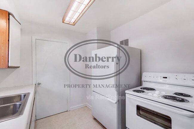 Building Photo - 1132 Brookley Blvd