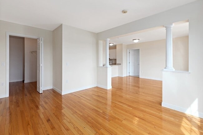 Building Photo - 145 Bennington St