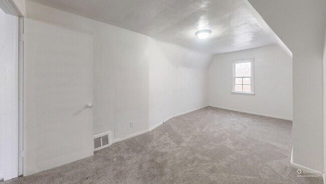 Building Photo - 3863 E 154th St