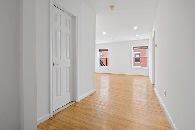 Building Photo - 300 Hudson St