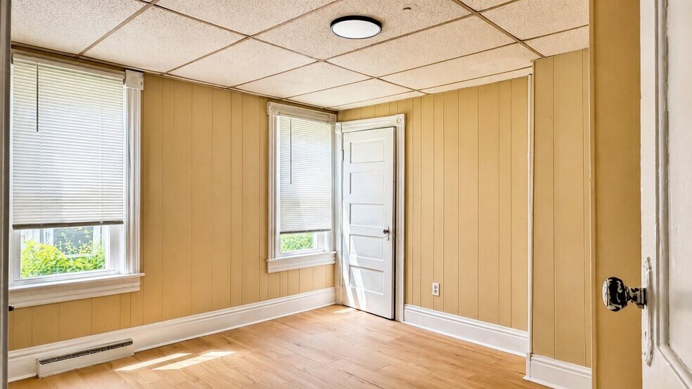 Building Photo - 709 S James St