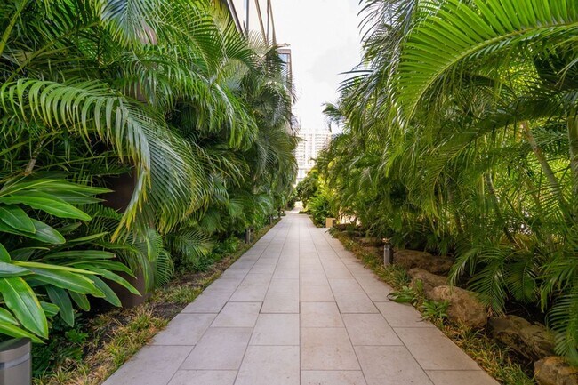 Building Photo - Park Lane Getaway by Gather: 2BR Oceanview...