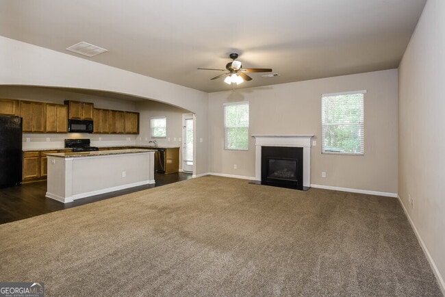 Building Photo - 618 Royal Crest Ct