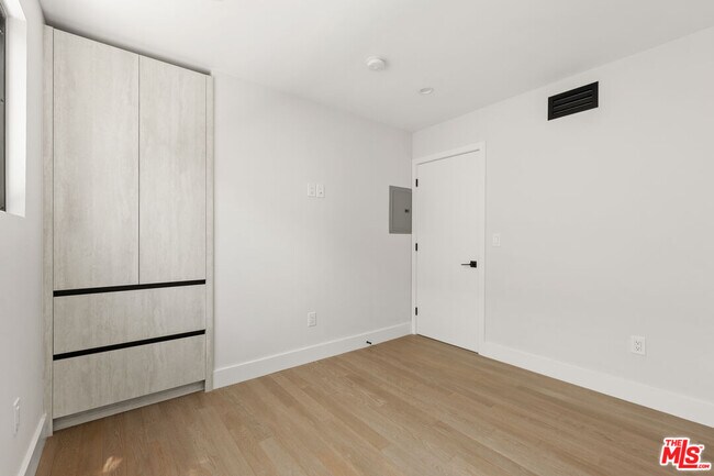 Building Photo - 1450 S Crescent Heights Blvd