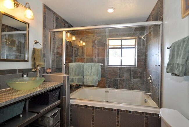 Building Photo - 2057 Heavenly Pl