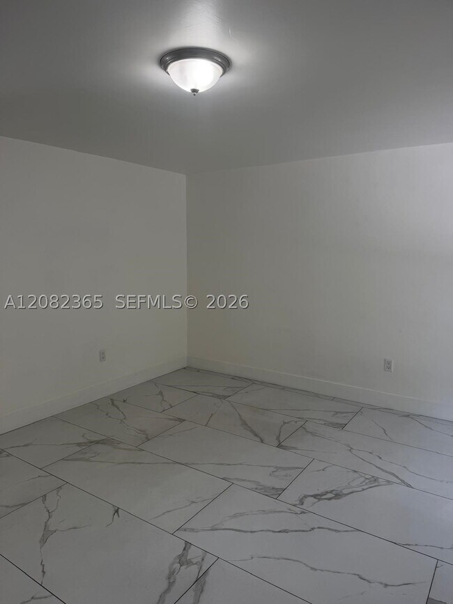 Building Photo - 2542 NE 182nd St