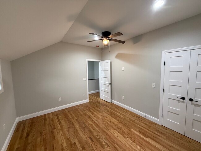Building Photo - 944 Farmington Ave