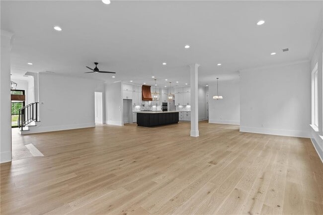 Building Photo - 6120 Hutchins Dr