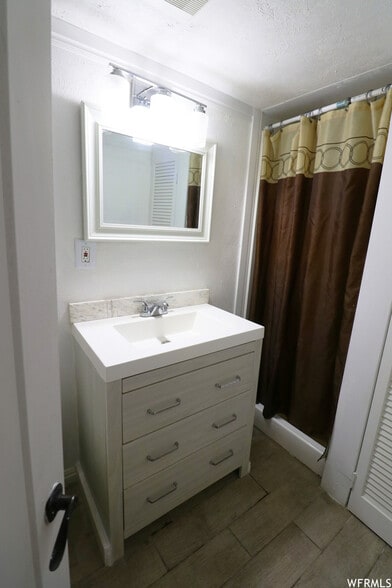 bathroom 2 - 120 E 350 N